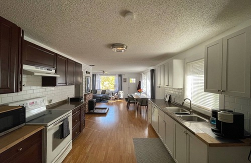 B-Say-Tah Cottage | Charming Cottage in Qu'appelle Valley, Echo Lake - Minutes from Town
