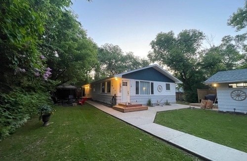 B-Say-Tah Cottage | Charming Cottage in Qu'appelle Valley, Echo Lake - Minutes from Town