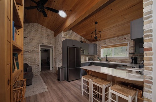 Whiteshell Cabin | Charming Cottage- lakefront, hot tub, snowmobiling