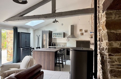 Port-Saint-Pere Cottage | "Charming Cottage with Private Garden, Jacuzzi, and Bikes – Near Nantes & Beach"