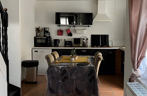 Vendin-le-Vieil House | Charming Cottage in a Converted Farmhouse with Wi-Fi