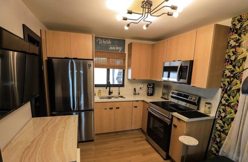 Croissant Park Cottage | Charming Cottage close to Downtown FTL!
