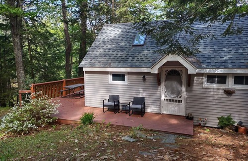 Monmouth Cottage | Charming Cottage 2 bedroom, AC, loft, deck screened porch, Lake View in Monmouth