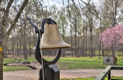 Montgomery Cabin | Charming Cottage 7+ Acres & Pond