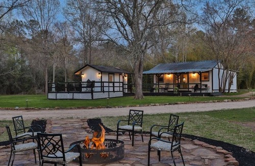 Montgomery Cabin | Charming Cottage 7+ Acres & Pond