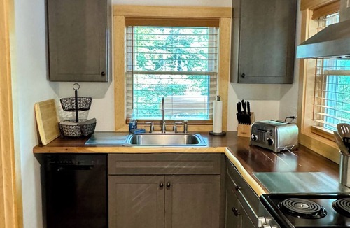 Mount Desert Cottage | Charming Cottage at Pretty Pond