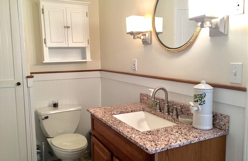 Dayton House | Charming cottage by the lake