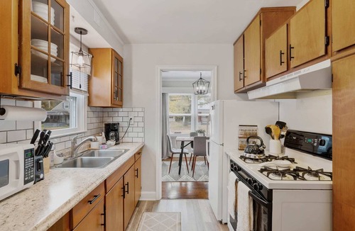 Taylor Berry House | Charming Cottage Centrally Located