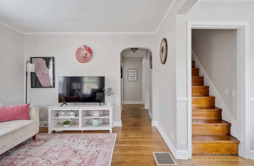 Taylor Berry House | Charming Cottage Centrally Located