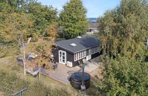 Fjellerup House | Charming Cottage Close To The Beach