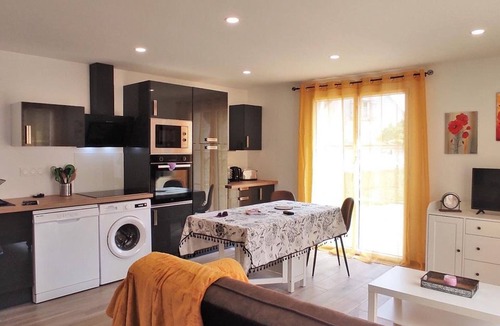 Fay-les-Etangs Cottage | Charming cottage for 2 with garden and wifi