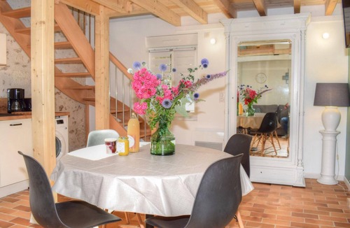 Joue-les-Tours Apartment | Charming Cottage in Orchard with Modern Amenities & Scenic Views