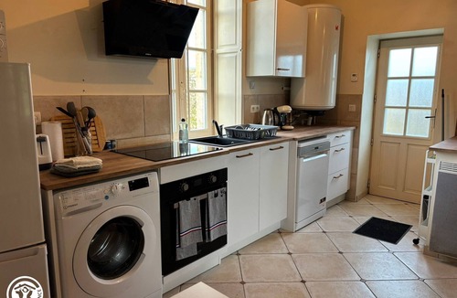 La Gaubretiere Cottage | Charming Cottage in Vendée with Private Parking