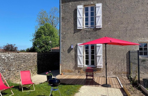 La Gaubretiere Cottage | Charming Cottage in Vendée with Private Parking
