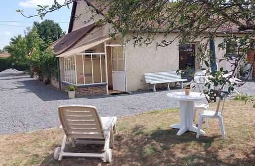 Monce-en-Belin Cottage | Charming Cottage Steps from Le Mans Circuit - Comfort, Amenities, and Parking