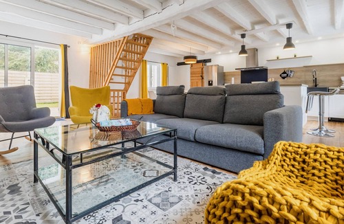 Saint-Lyphard Cottage | Charming Cottage with Terrace, Near Beaches, Parking, Wi-Fi, Baby Equipment, and Ping-Pong