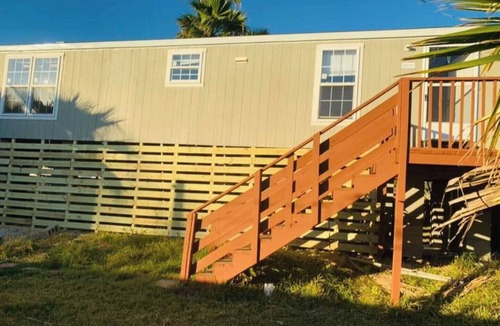 Dickinson House | Charming Cottage I on Dickinson Baynn