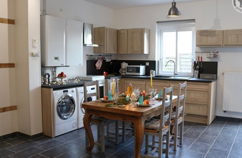 Leval Cottage | Charming cottage in Avesnois with kids' play area