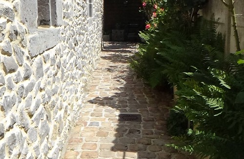Leval Cottage | Charming cottage in Avesnois with kids' play area