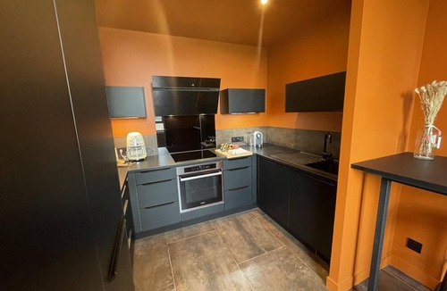 Avoine Cottage | Charming Cottage in Avoine with Private Spa and Garden