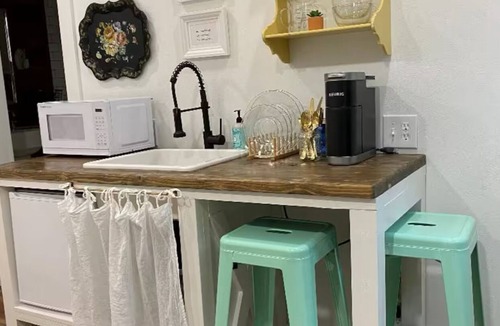 Sayles Blvd. Area Apartment | Charming cottage in beautiful historic Abilene neighborhood with AC, WiFi