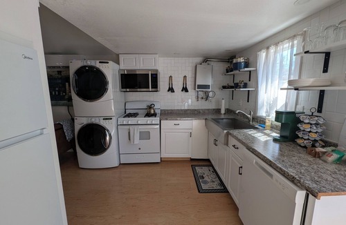 Northeast Neighbors Cottage | Charming Cottage in Central Salem