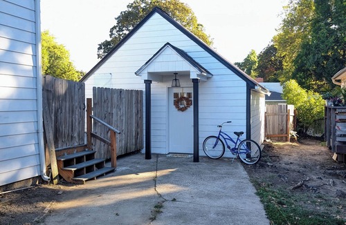 Northeast Neighbors Cottage | Charming Cottage in Central Salem