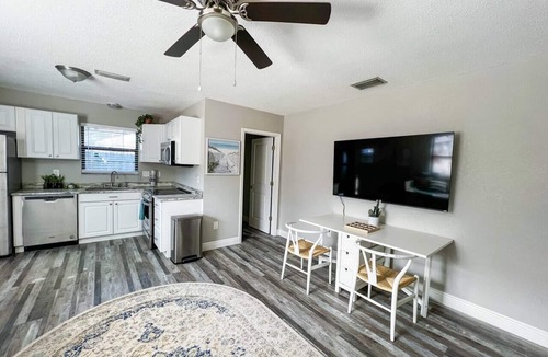 Dunedin House | Charming Cottage in Dunedin close to beaches
