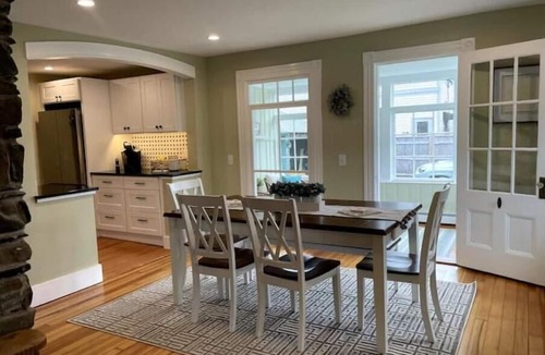 Shoreby Hill House | Charming Cottage in Jamestown
