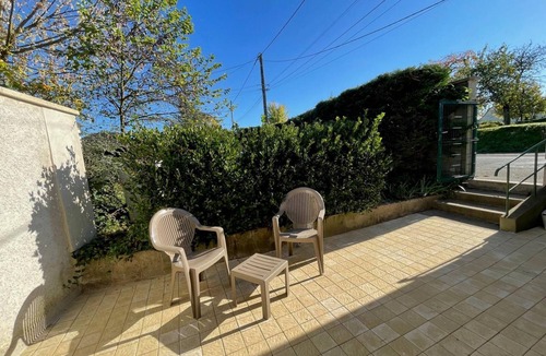 Montbazon Cottage | Charming cottage in Montbazon with terrace, garden, and parking