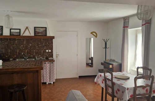 Sasnieres Cottage | Charming cottage in Sasnières, pets allowed, private parking
