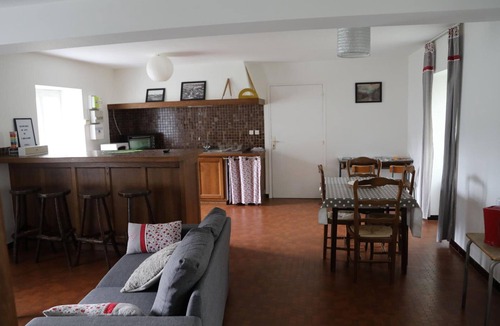 Sasnieres Cottage | Charming cottage in Sasnières, pets allowed, private parking