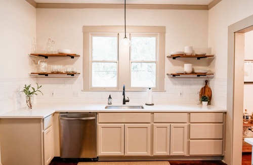 Victoria House | Charming cottage in the heart of historic downtown Victoria!
