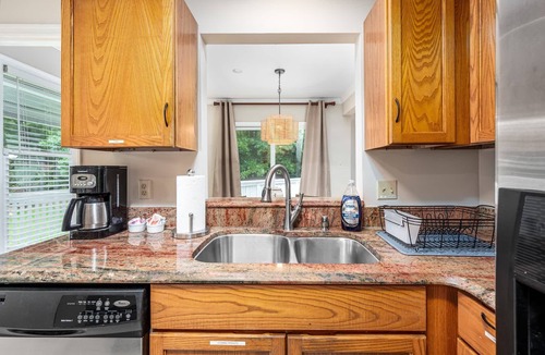 Chapel Hill House | Charming Cottage Near UNC with Pool Access