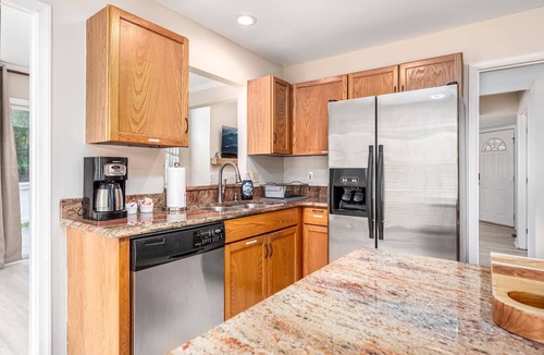 Chapel Hill House | Charming Cottage Near UNC with Pool Access