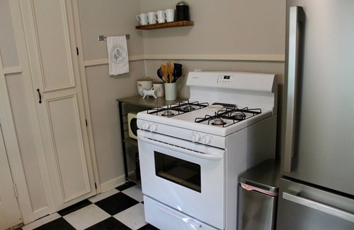 Nacogdoches House | Charming Cottage near SFA, azalea gardens, & walking trails.