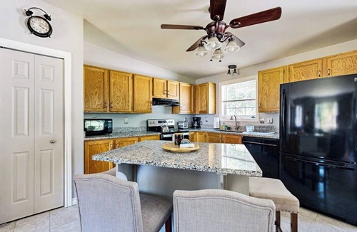 Five Islands House | Charming cottage near the beach with balcony, deck, grill, fireplace - dogs OK