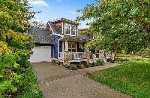 Douglas Cottage | Charming Cottage near Douglas Beach!