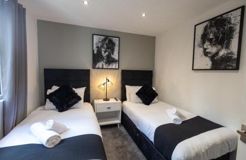Watford Apartment | Charming Cottage Near Fields and Harry Potter Studios
