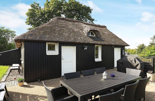 Ertebølle House | Charming cottage near forest in Farsø