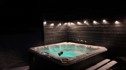 Rageleje House | Charming Cottage Near Heatherhill With Jacuzzi