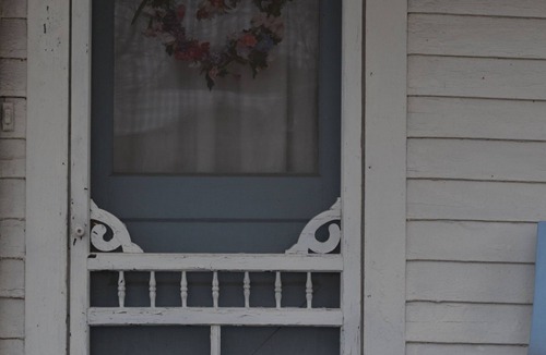 Bonham House | Charming Cottage near Lakes, Winery, Shopping and Museums