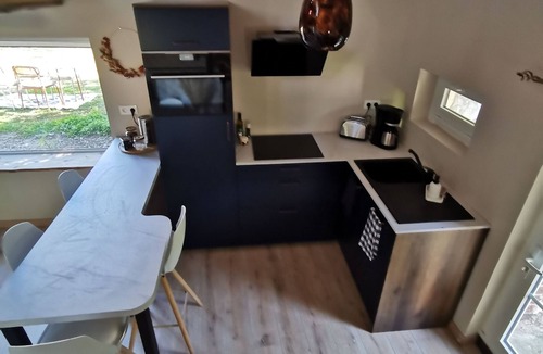 Mayet Cottage | Charming Cottage Near Le Mans: Private Estate, Zoo, Castles, Vineyards, Sleeps 4