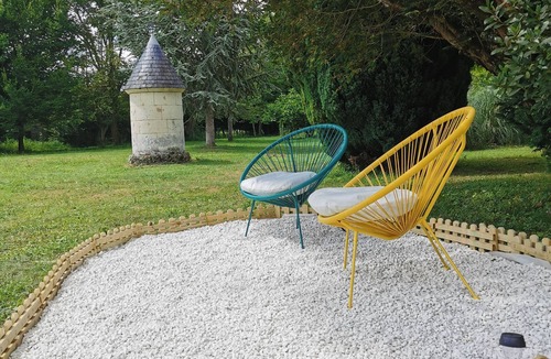Mayet Cottage | Charming Cottage Near Le Mans: Private Estate, Zoo, Castles, Vineyards, Sleeps 4