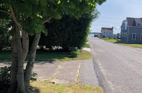 West Yarmouth Cottage | Charming Cottage near Beach and Ferry