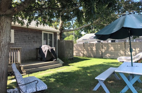 West Yarmouth Cottage | Charming Cottage near Beach and Ferry