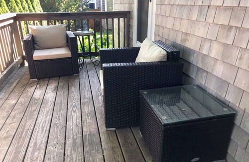 West Yarmouth Cottage | Charming Cottage near Beach and Ferry