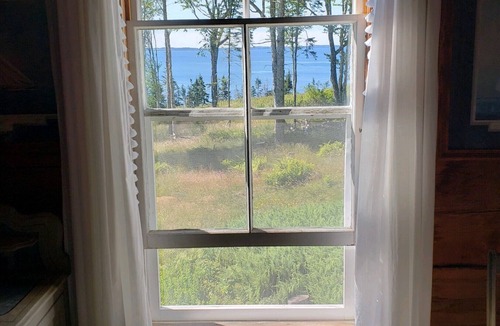 Islesboro House | Charming Cottage on Island Bluff & Beach