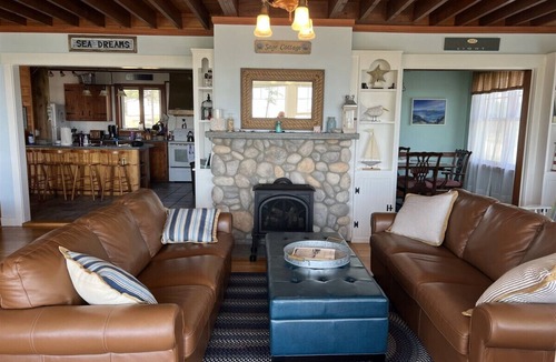 Ocean Point House | Charming Cottage on Ocean Point