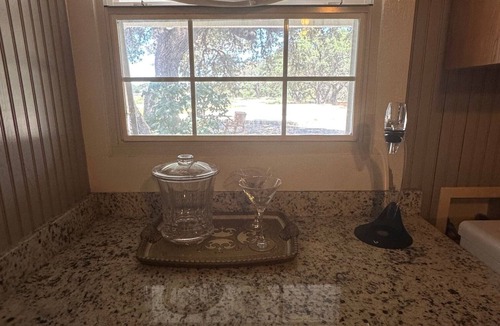 Boerne House | Charming Cottage on Private Estate-2 min to Main St! WiFi, Pool, Grill